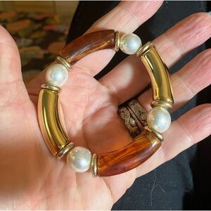 Stretch, bangle bracelet, Lucite, fake pearl, gold tone, tortoise, amber color